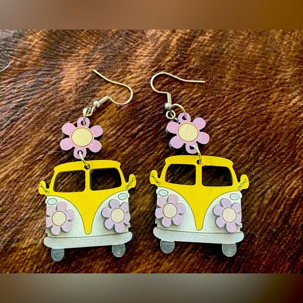 Costume Volkswagen Earrings - NEW - Picture 1 of 2